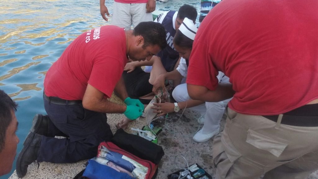 se-salva-de-ahogarse-en-playa-santa-cruz