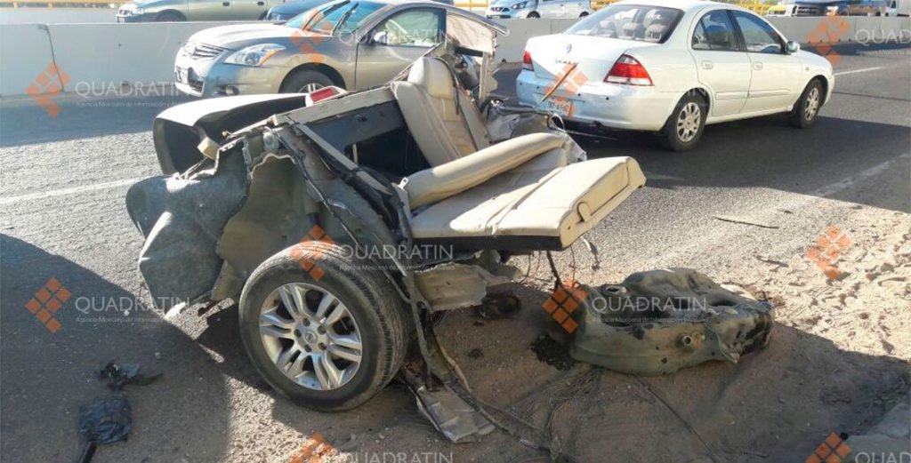 Automóvil choca y se parte en dos en Oaxaca; no hay heridos