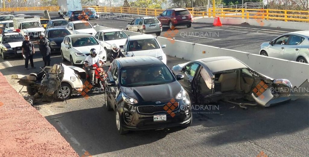 Automóvil choca y se parte en dos en Oaxaca; no hay heridos2