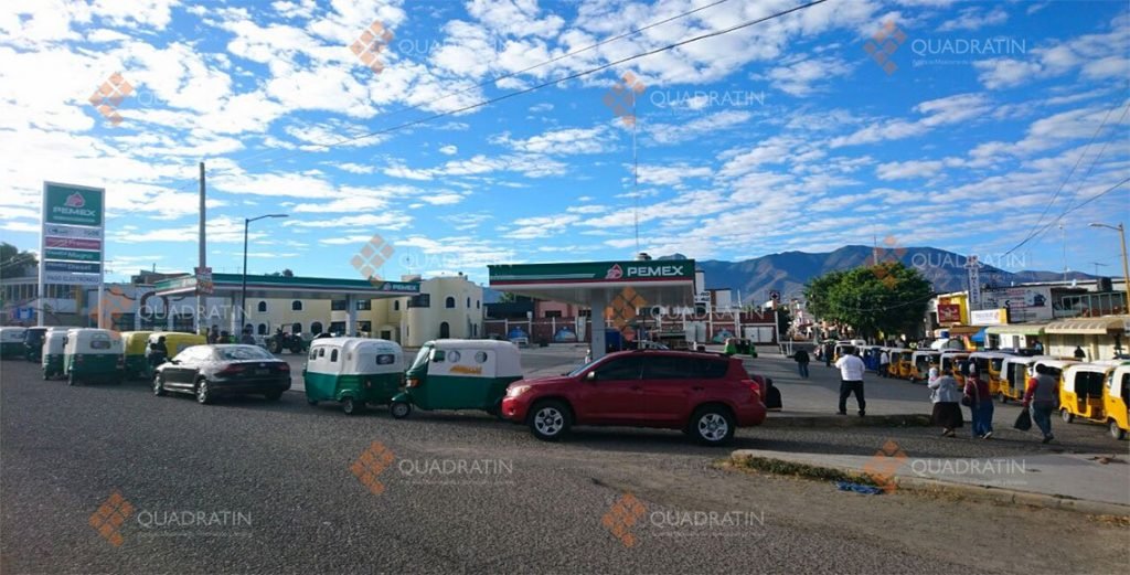 bloquean-transportistas-gasolineras-en-el-valle-de-oaxaca2