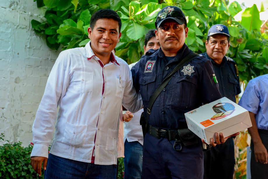 Celebra Gobierno Municipal de Huatulco el Día del policía