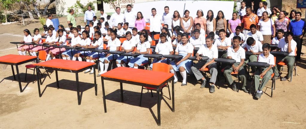 EQUIPA IEEPO SECUNDARIA GENERAL LUCIO CABAÑAS DE PUERTO ESCONDIDO