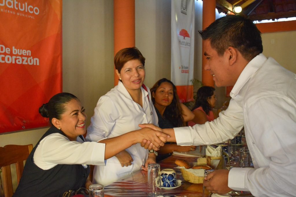 gobierno-municipal-celebra-al-gremio-de-enfermeria-en-huatulco