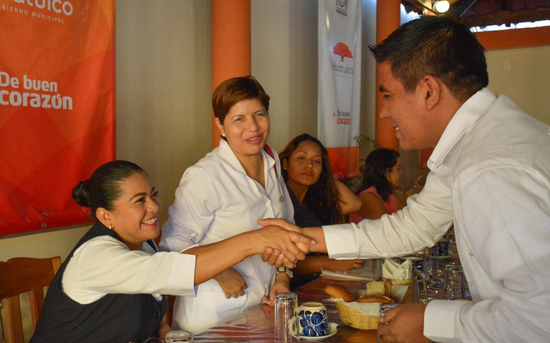 Gobierno Municipal celebra al gremio de enfermería en Huatulco