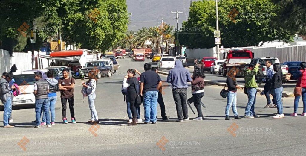Reanudan normalistas bloqueo en la ciudad de Oaxaca3