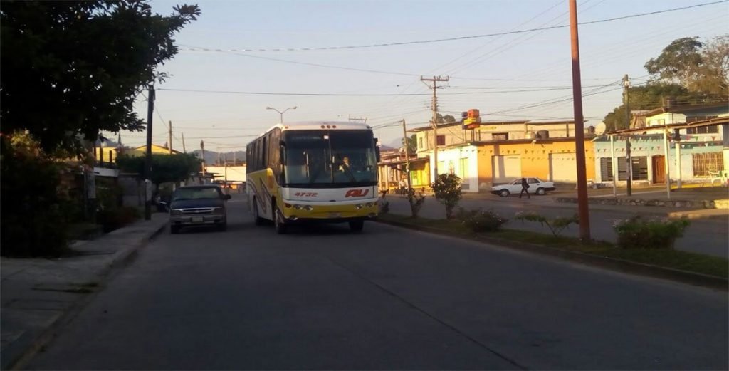 Regidor de Soyaltepec secuestra seis autobuses e incentiva bloqueos2
