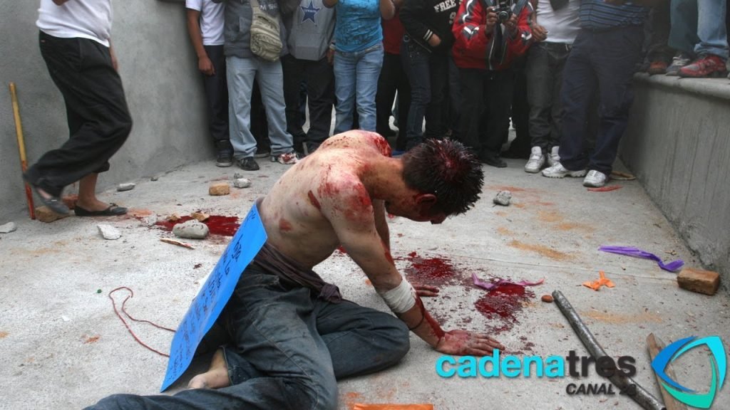 Vecinos linchan a asaltante de menores en Ecatepec2