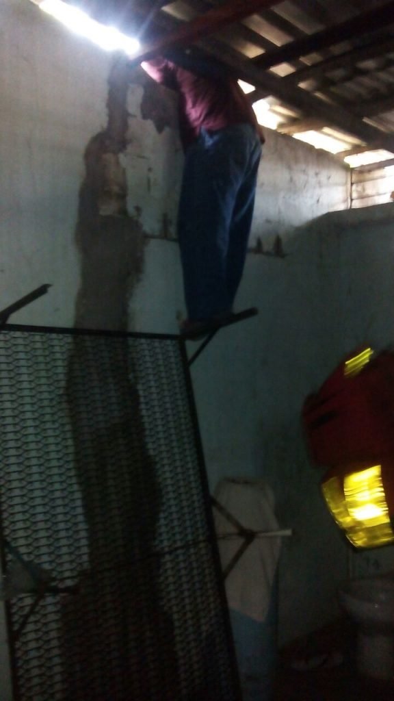 bomberos-auxilian-a-persona-atrapada2