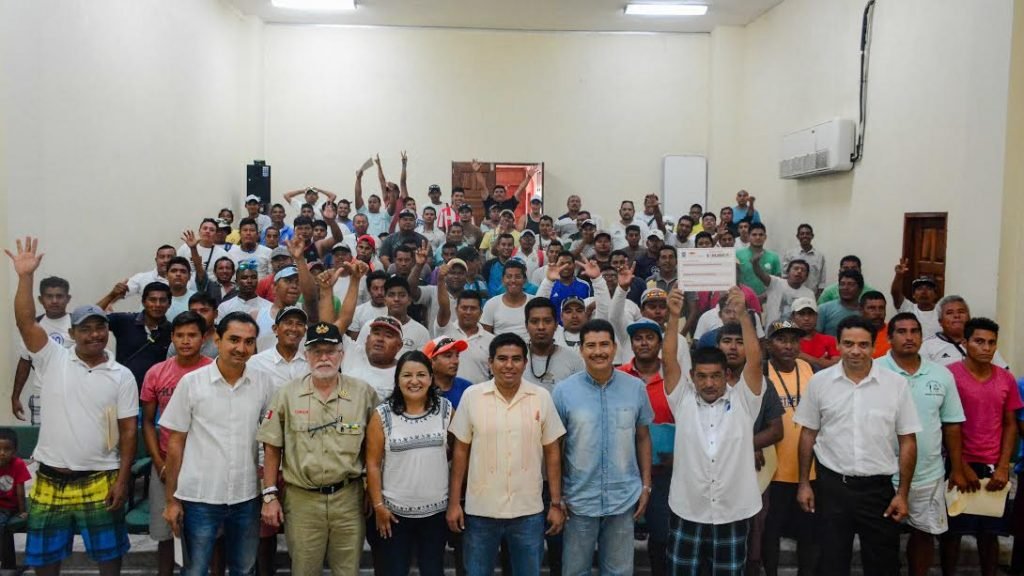 Gobierno Municipal apoya a prestadores de servicios náuticos de Huatulco2