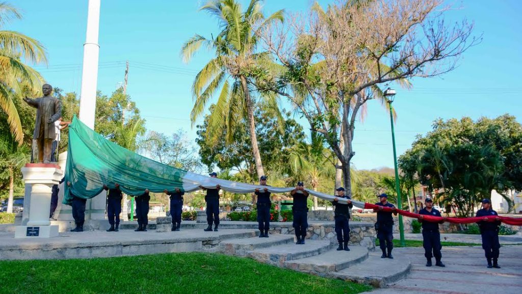 Gobierno de Huatulco conmemora Centenario de la Constitución Política de los Estados Unidos Mexicanos2