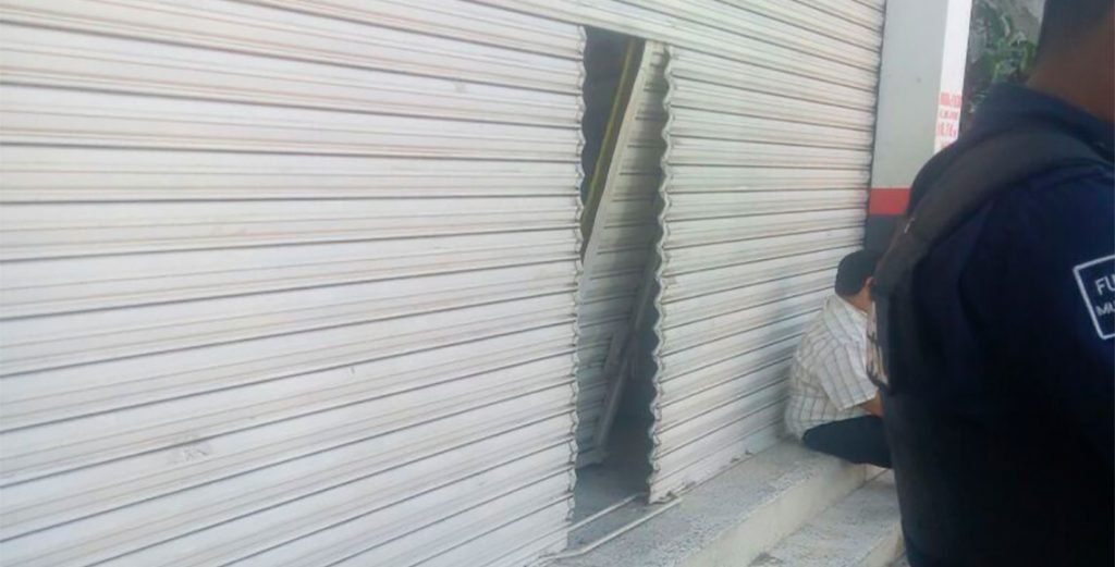 Individuos armados con pistolas asaltan tienda Sedesol en Tuxtepec2