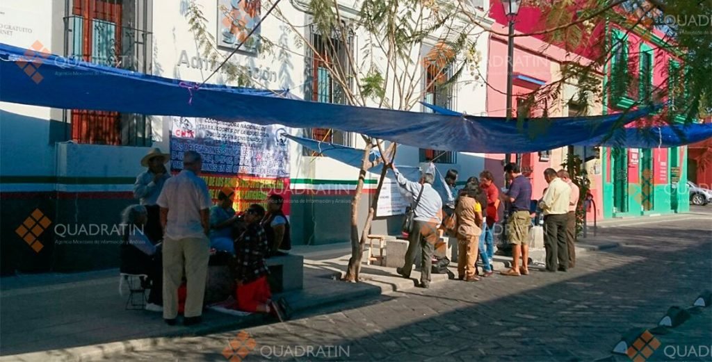 Toma la CNTE oficinas del SAT y bloquean calle en Oaxaca de Juárez