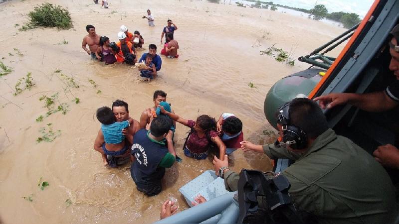 Aumentan a 62 los muertos por lluvias y desbordes en Perú