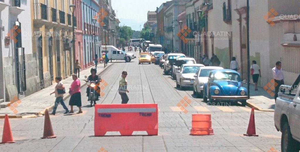 Bloqueos ocasionan caos vial en el centro de la ciudad de Oaxaca
