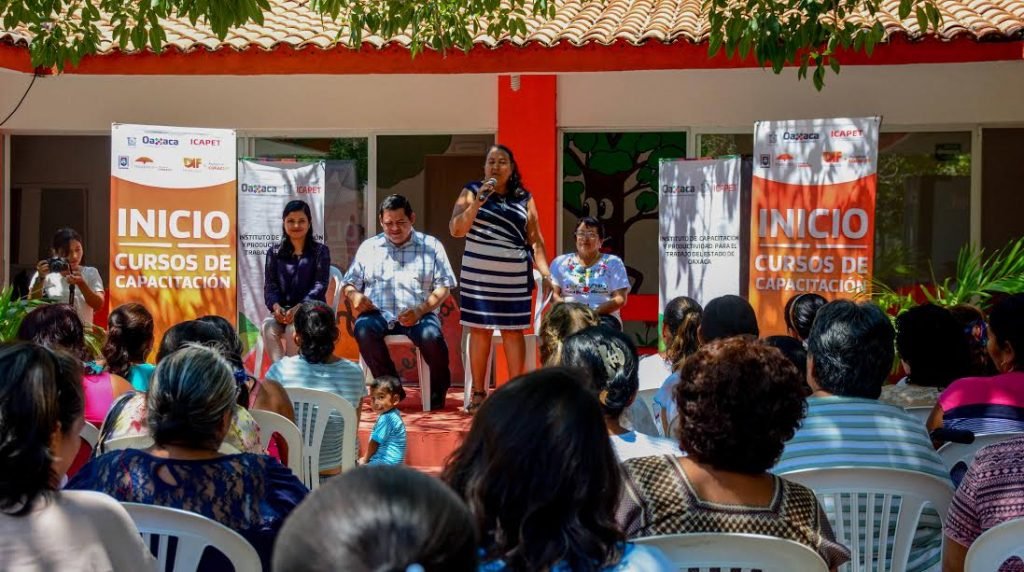 DIF Huatulco e ICAPET inauguran cursos de capacitación