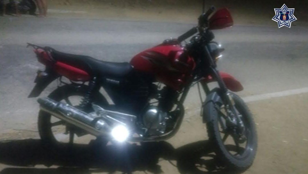 En la carretera a Mazunte asegura policía estatal motocicleta robada