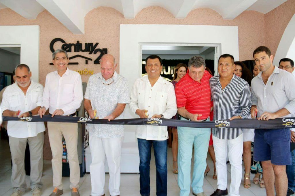 Magna inauguración de Century 21 Gurrión2