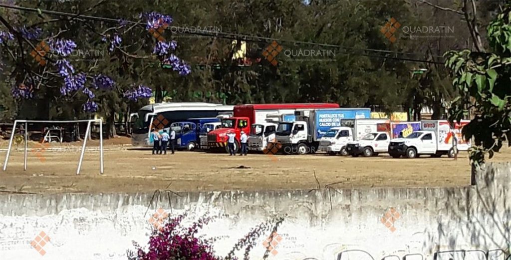 Normalistas secuestran camiones repartidores en Oaxaca2