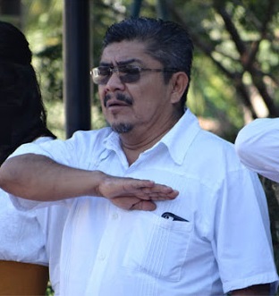 Con pistola en mano irrumpe un velorio el presidente municipal de Tonameca