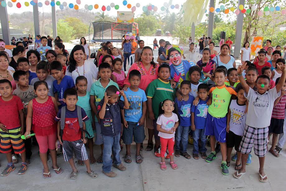 Inicia Sistema DIF Huatulco “La Feria de los niños y las niñas” en Bajos de Coyula.