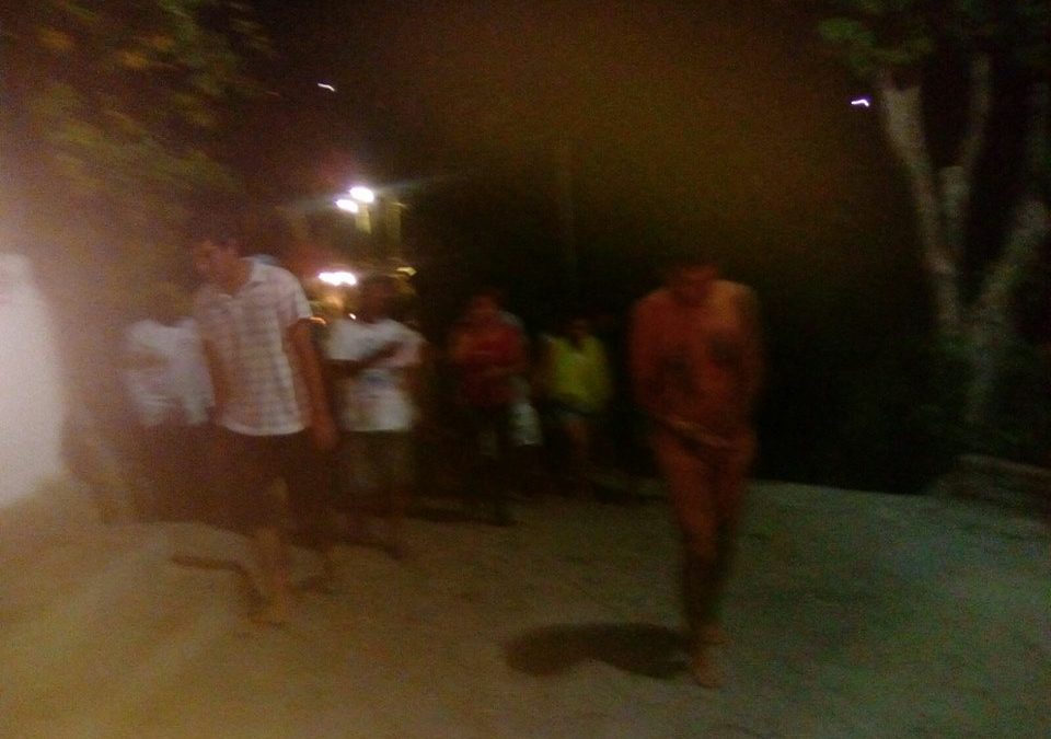habitantes de Puerto Angel detuvieron a sujetos