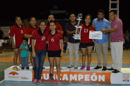 Finalizan dos categorías de la Liga Municipal “Hux” en voleibol