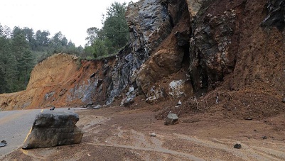 Gastó gobierno en 2 años, 39 mdp en carreteras de Oaxaca; inversión arrasada por lluvias