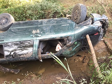 En Pinotepa Nacional se accidenta camioneta de la Procuraduría Agraria de Jamiltepec,