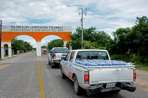 Sistema DIF Huatulco lleva caravana de apoyo a San Mateo del Mar