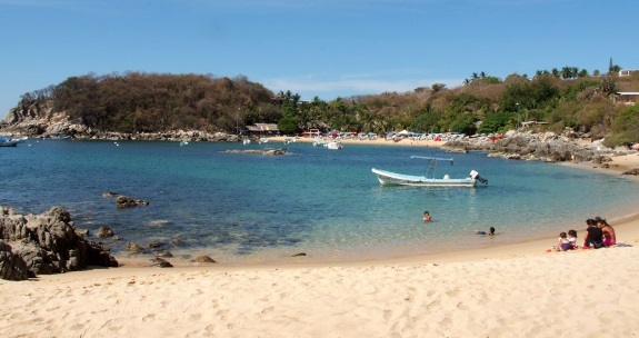 Buscan pescadores perdidos de Puerto Ángel