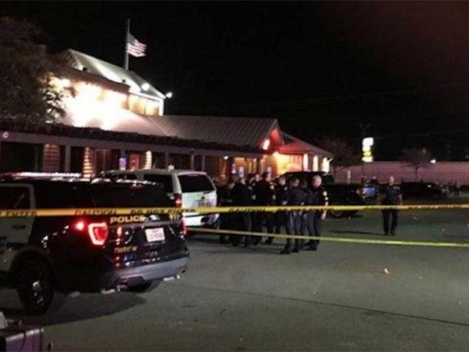 Hombre enmascarado balea a familia en Texas; hay 4 heridos