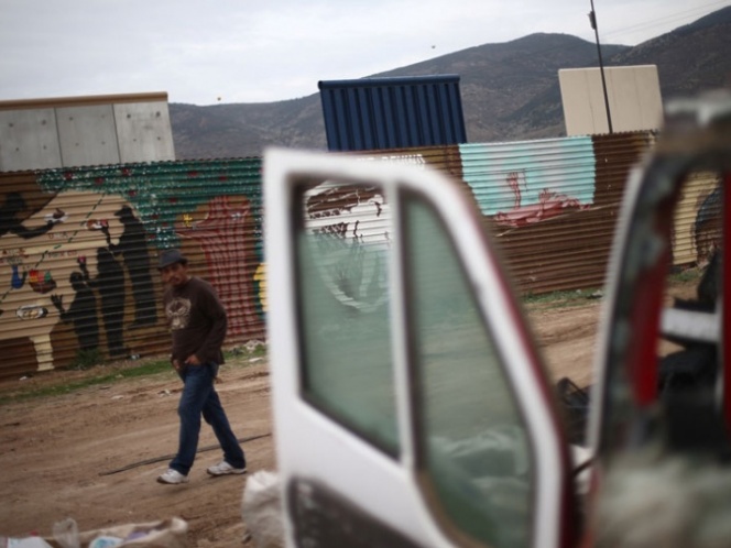 Acepta Pentágono charlas sobre financiación del muro