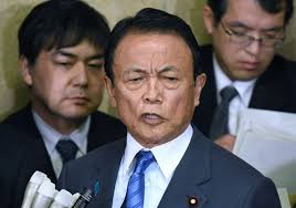 El ministro de Finanzas de Japón admite falsificaciones en un escándalo
