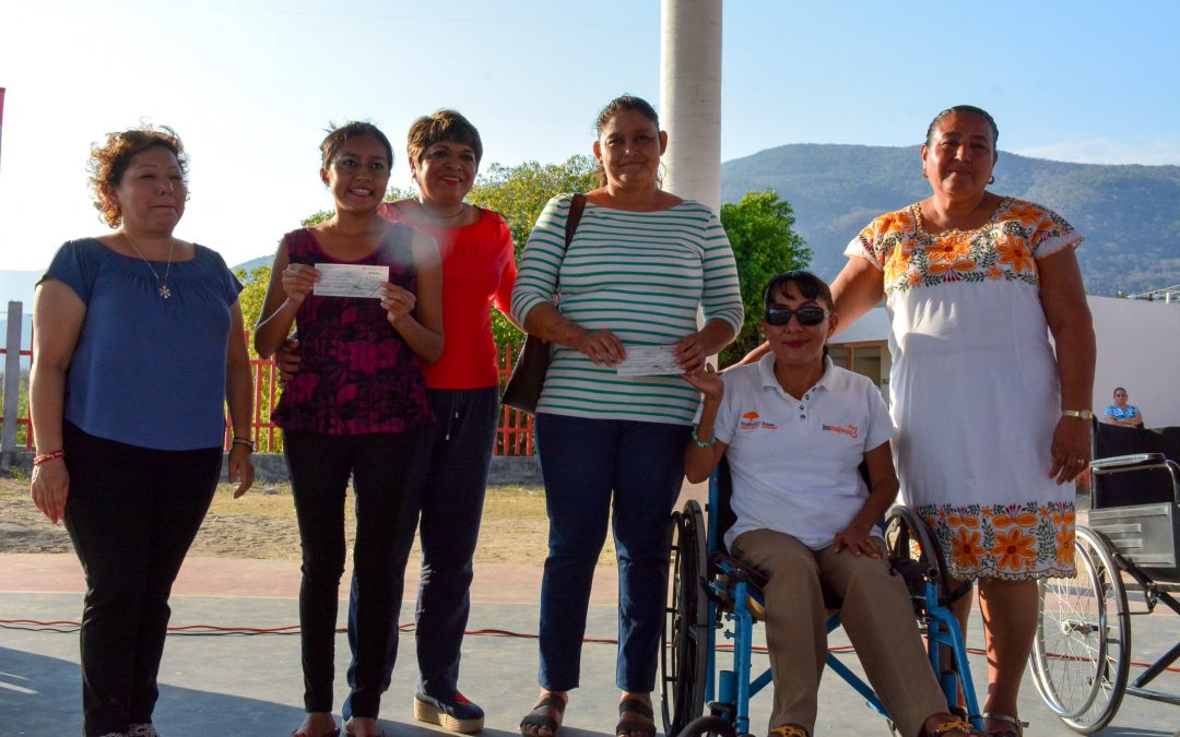 INMUJER Huatulco entrega recursos del programa Crédito a la Palabra de la Mujer