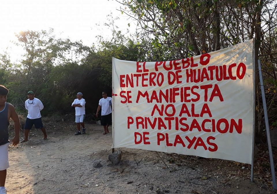 Protestan contra cierre de acceso a playas en Huatulco