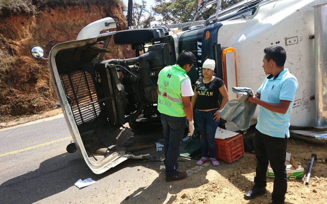 Se vuelca torton en la carretera 175