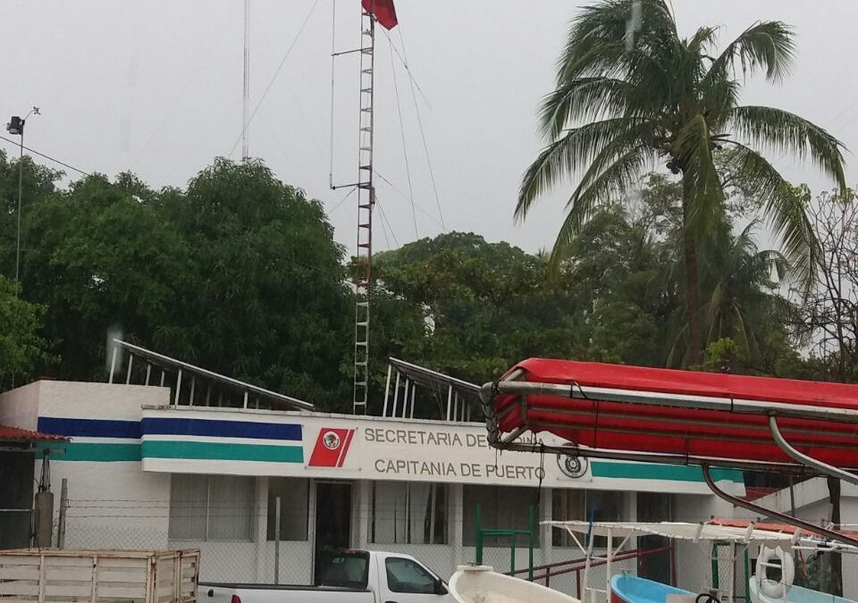 Continúan cerrados los Puerto de la Costa de Oaxaca por Depresión Tropical 4 E