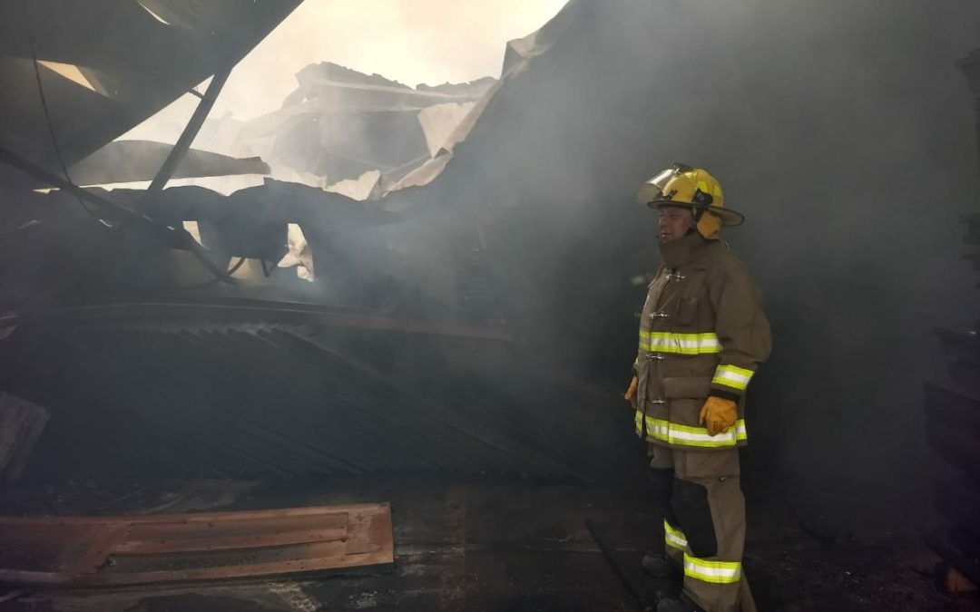 Heroico cuerpo de bomberos de Oaxaca  sofoca incendio en San Sebastián Tutla: sspo