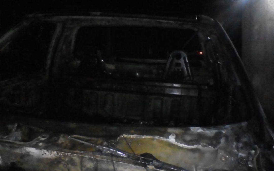 Se incendia una camioneta en Samahua
