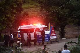 Sacan a otros cuatro niños de cueva en Tailandia