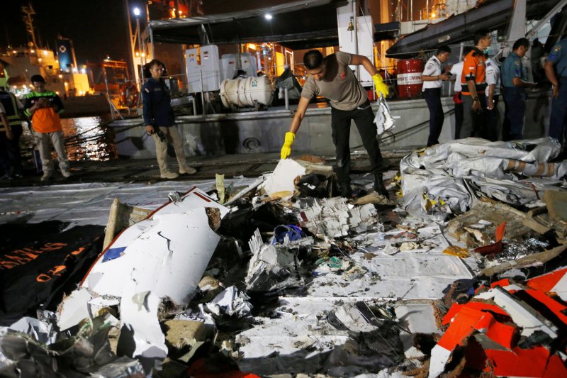 Un avión de Lion Air con 189 pasajeros se estrella en Indonesia