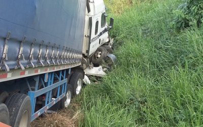 Aparatoso accidente deja un muerto y un herido en la carretera 200