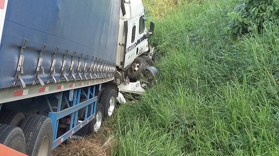 Aparatoso accidente deja un muerto y un herido en la carretera 200