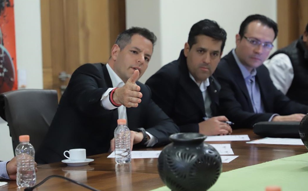 Gobierno de Oaxaca y Diputados Federales acuerdan hacer frente común en beneficio de Oaxaca