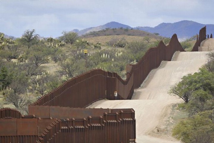 Autoriza Pentágono mil mdd para construcción de muro fronterizo