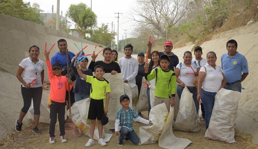 Jornada de limpieza en la Agencia Municipal de Santa Cruz Huatulco