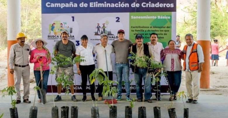 Se realiza campaña de eliminación de criaderos en la Agencia de Santa Cruz Huatulco