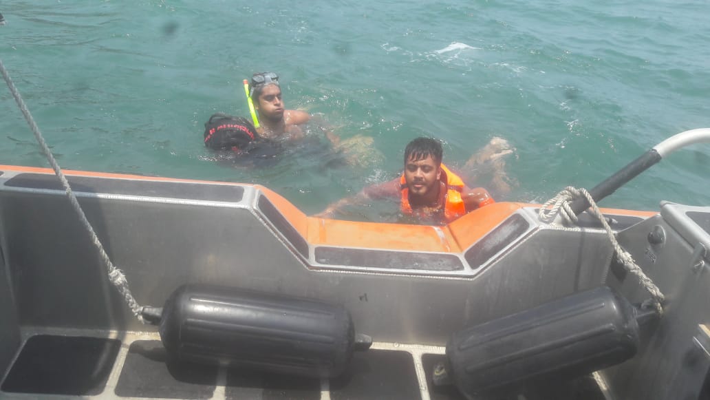 Embarcación turística naufraga en Huatulco