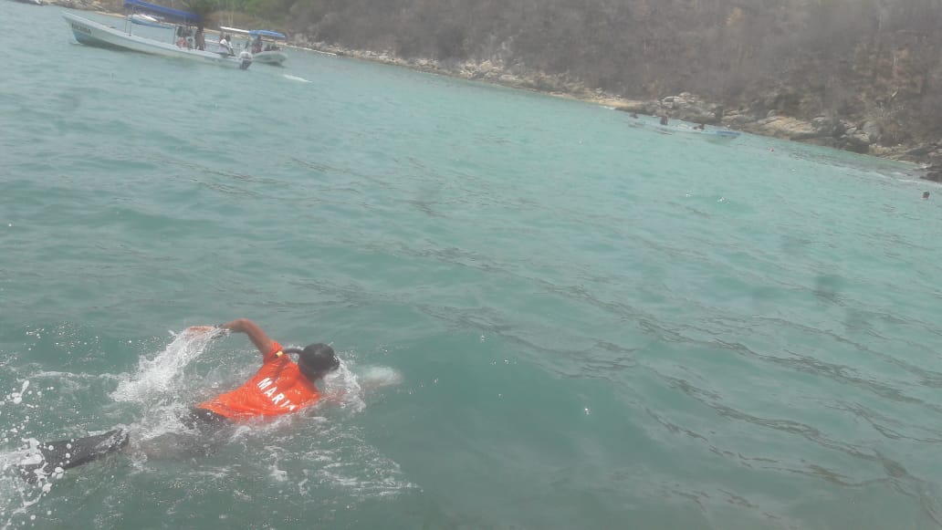 La marina rescata a ocho turistas en inmediaciones de Huatulco