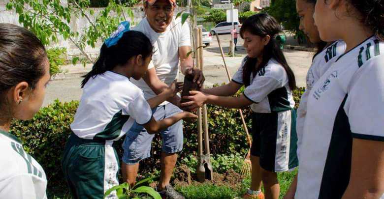 Niñas y niños de la primaria Mi Patria es Primero se unen a la campaña de reforestación